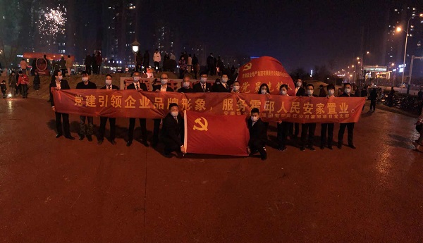 “黨建引領(lǐng)企業(yè)品牌形象，服務(wù)霍邱人民安家置業(yè)”霍邱項(xiàng)目黨支部開展春節(jié)送春聯(lián)禮包活動(dòng)