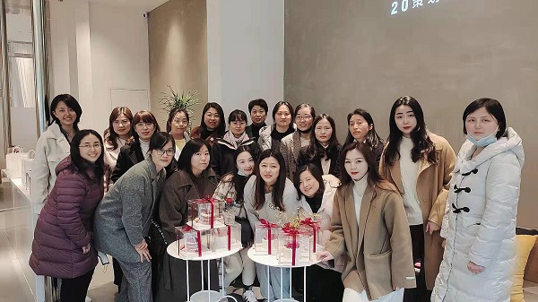 巧手做烘焙，甜蜜好時光——地產集團工會舉辦婦女節(jié)主題烘焙活動