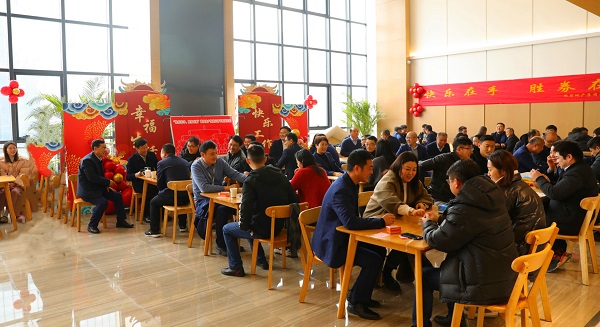 地產(chǎn)集團(tuán)工會(huì)舉辦元宵節(jié)摜蛋比賽